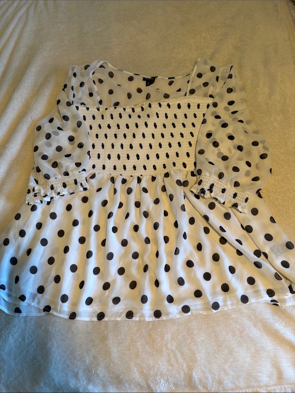 Torrid White & Black Polka Dot Chiffon Smocked Babydoll Top - Plus Size 4